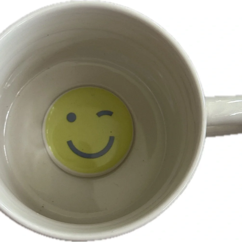 Room Essentials Stoneware Mug with Smiley Design - Picture 2 of 3